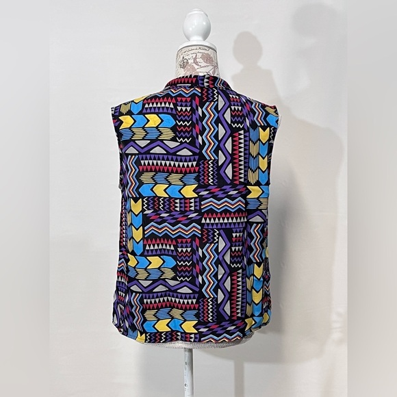 TUCKER Bright geometric print sleeveless blouse size S. - Picture 6 of 12